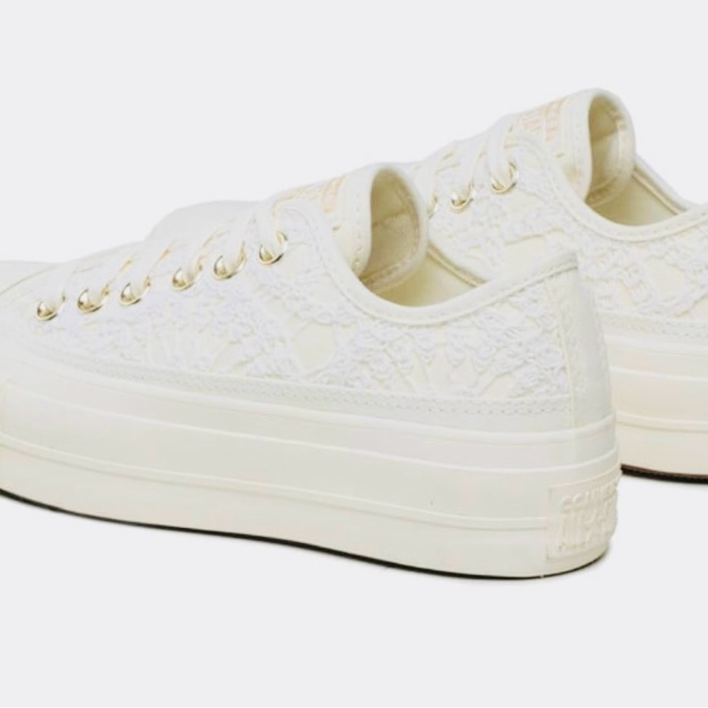 Converse Cream High-Top Sneakers Classic Canvas Design
